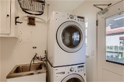 38 Laundry Room.jpg